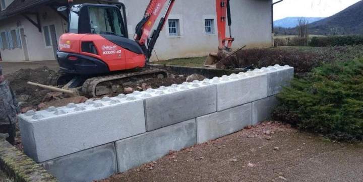 Bloc de béton, à Yenne